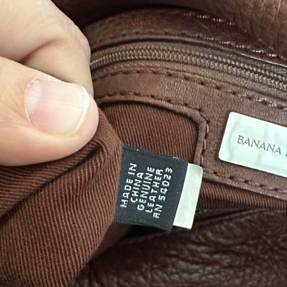 Banana Republic vintage brown leather hobo bag with tassel zipper - Picture 9 of 14